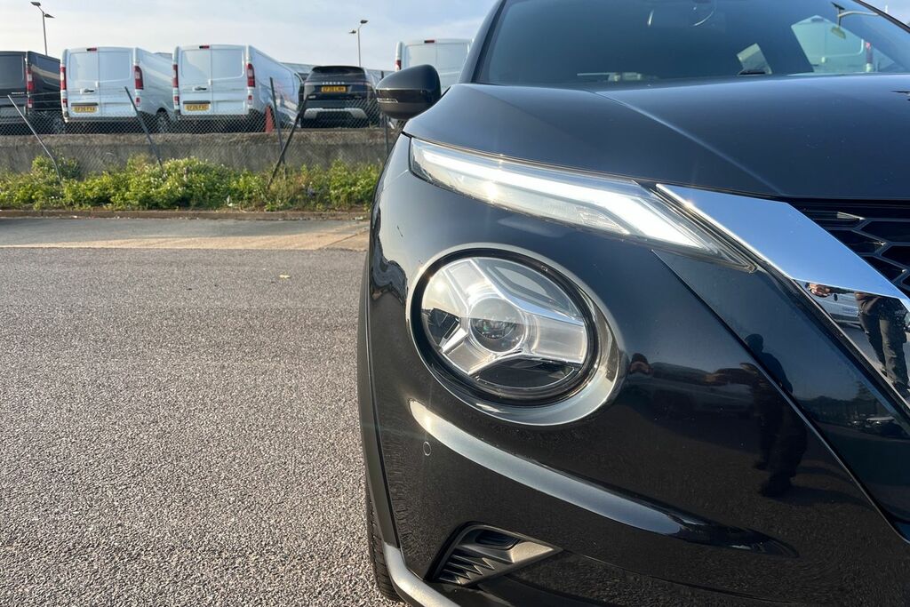 Nissan Juke Tekna White #12