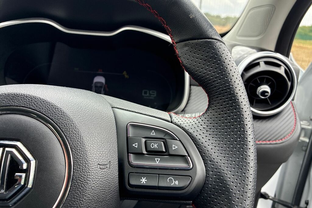 MG ZS 1.0T Gdi Exclusive Dct Red #21