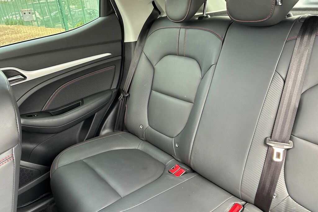 MG ZS 1.0T Gdi Exclusive Dct Red #15