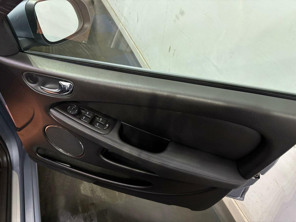 Jaguar X-Type 2.2D Se Blue #12