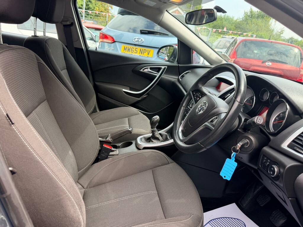 Vauxhall Astra 1.6 16V Elite Red #11