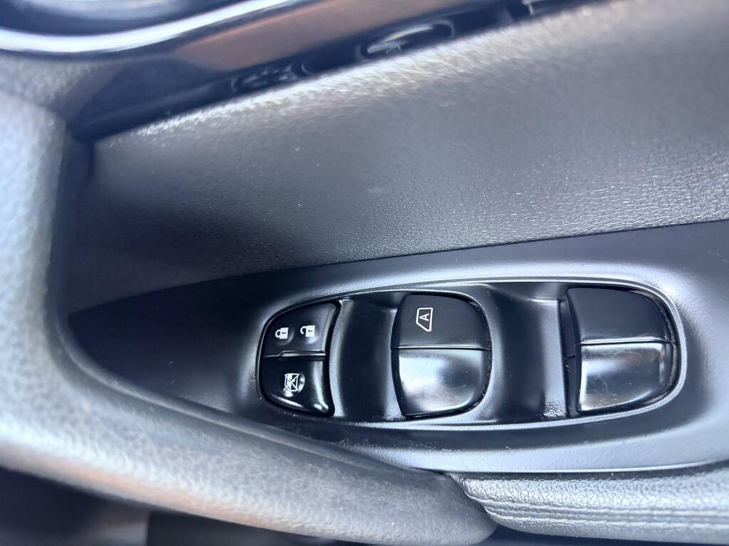 Nissan Qashqai Hatchback Brown #18
