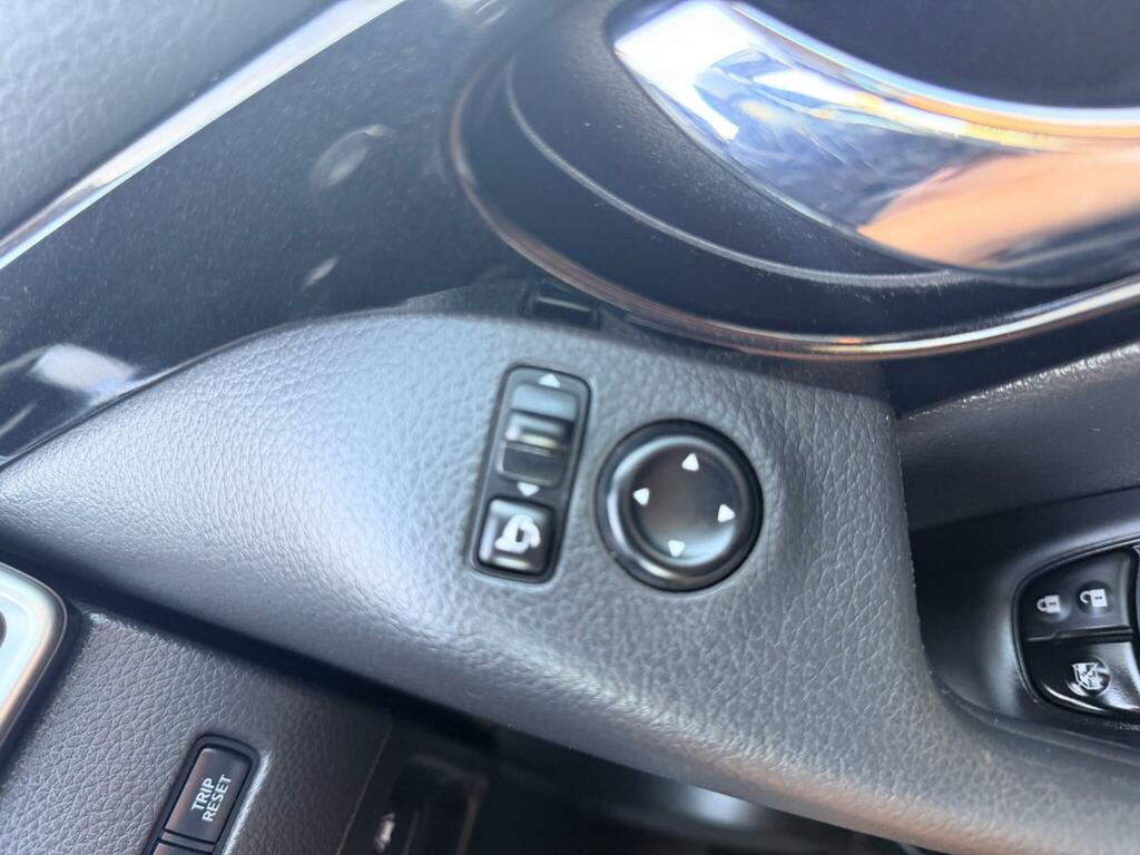 Nissan Qashqai Hatchback Brown #17