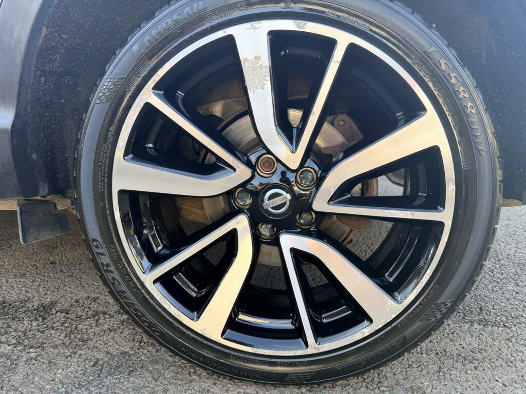 Nissan Qashqai Hatchback Brown #26
