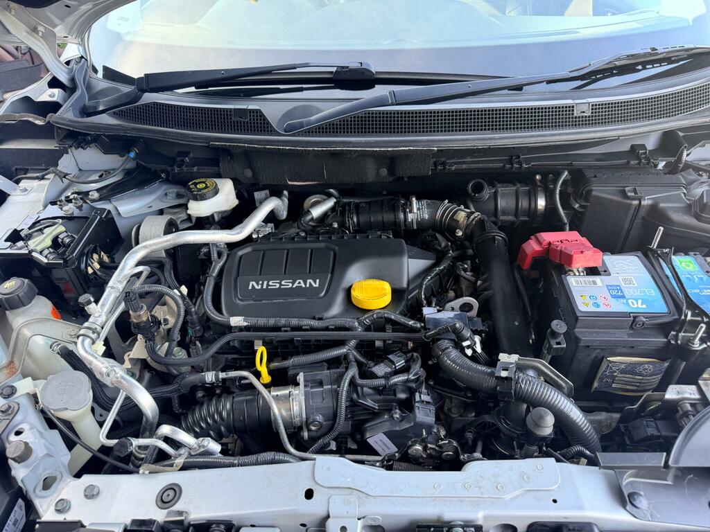 Nissan Qashqai Hatchback Brown #24