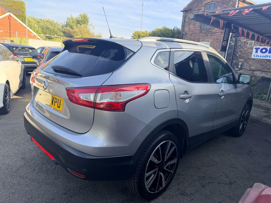 Nissan Qashqai Hatchback Brown #11