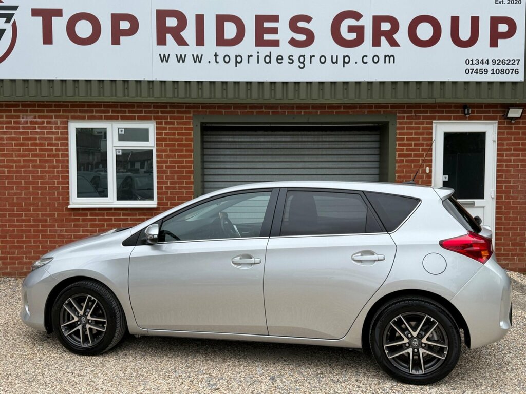 Toyota Auris 1.6 V-matic Icon Plus Multidrive S Euro 5 Silver #2