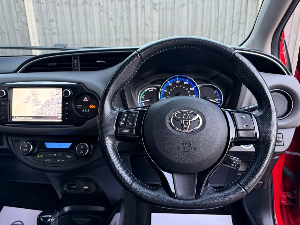 Toyota Yaris 1.5 Vvt-h Design E-cvt Euro 6 KP16RYW Red #4