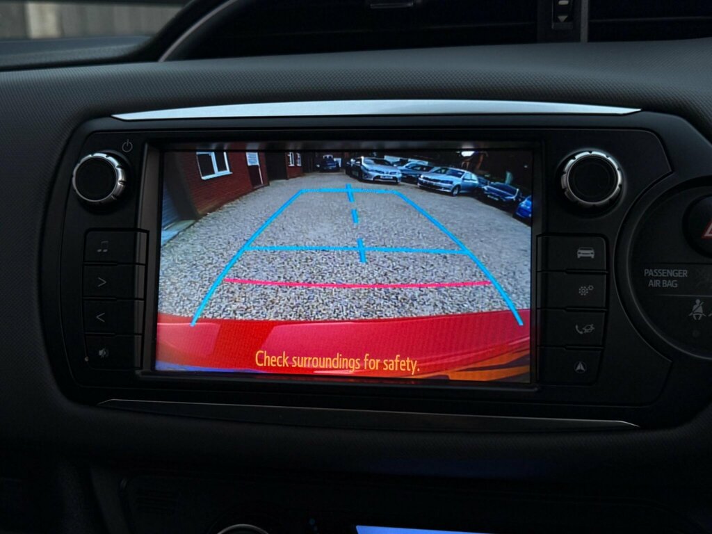 Toyota Yaris 1.5 Vvt-h Design E-cvt Euro 6 KP16RYW Red #5