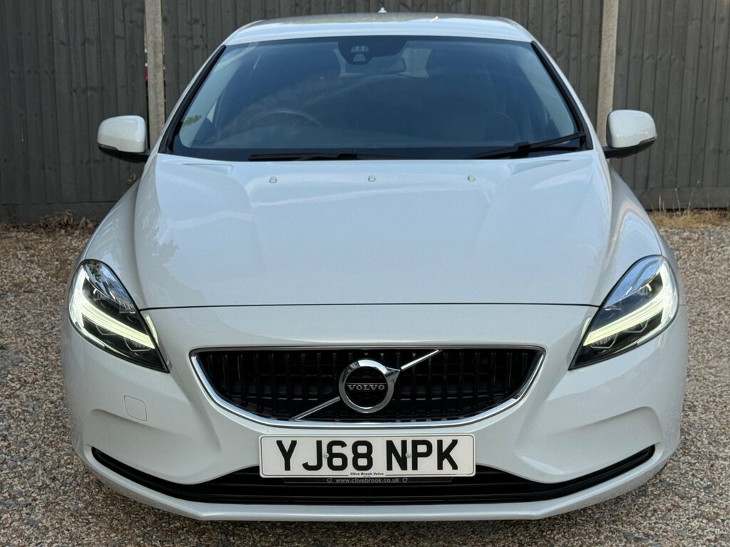 Volvo V40 2.0 T2 Gpf Momentum Euro 6 Ss White #3