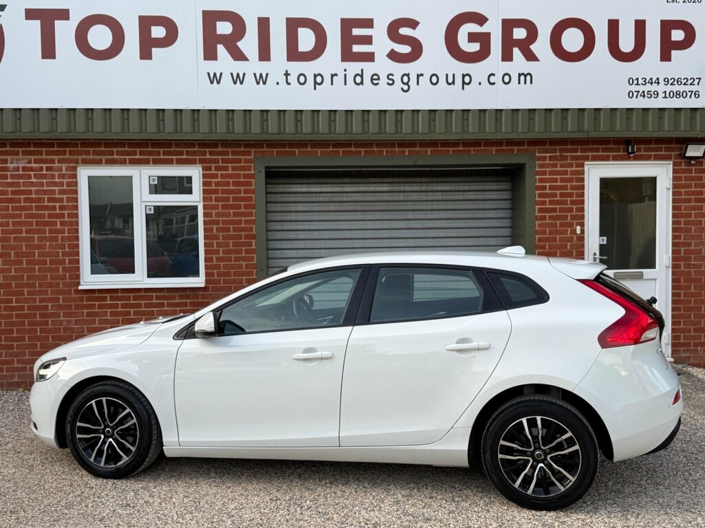 Volvo V40 2.0 T2 Gpf Momentum Euro 6 Ss White #2