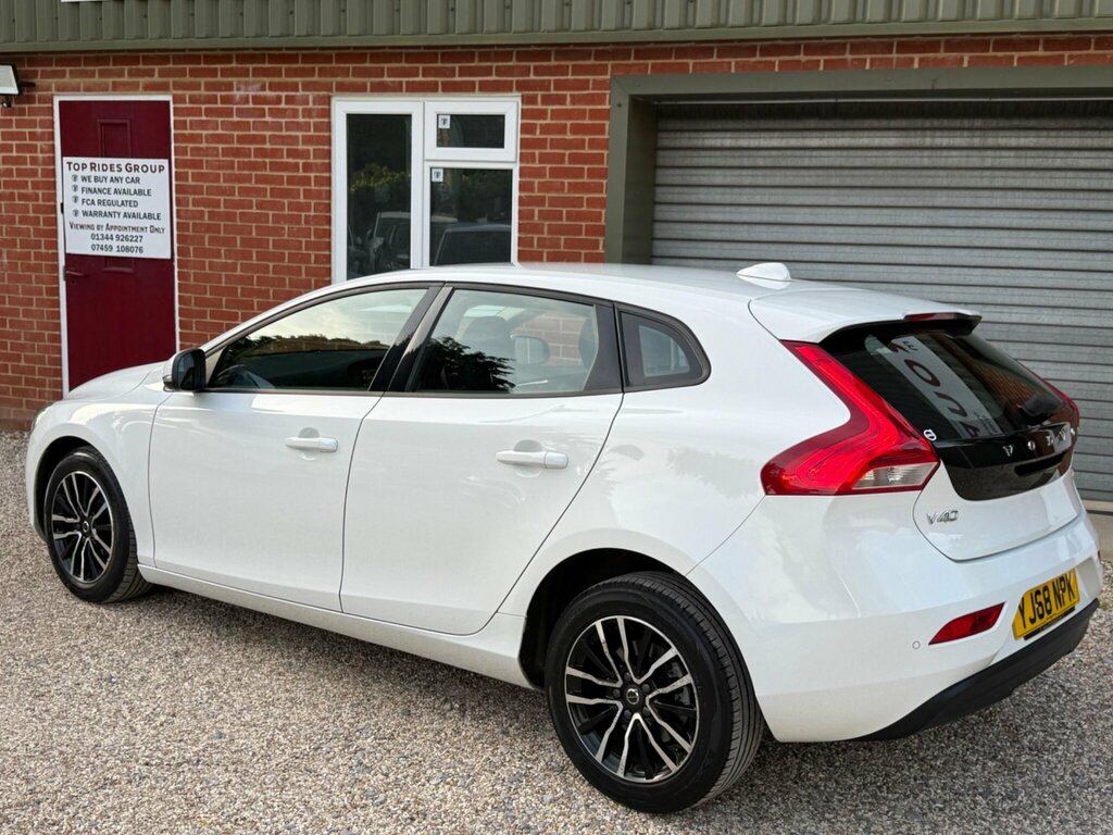 Volvo V40 2.0 T2 Gpf Momentum Euro 6 Ss White #4