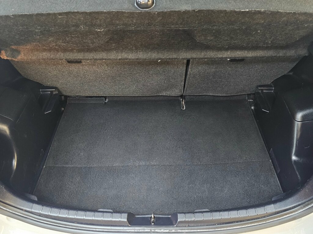 Toyota Yaris Tr Vvt-i Silver #22