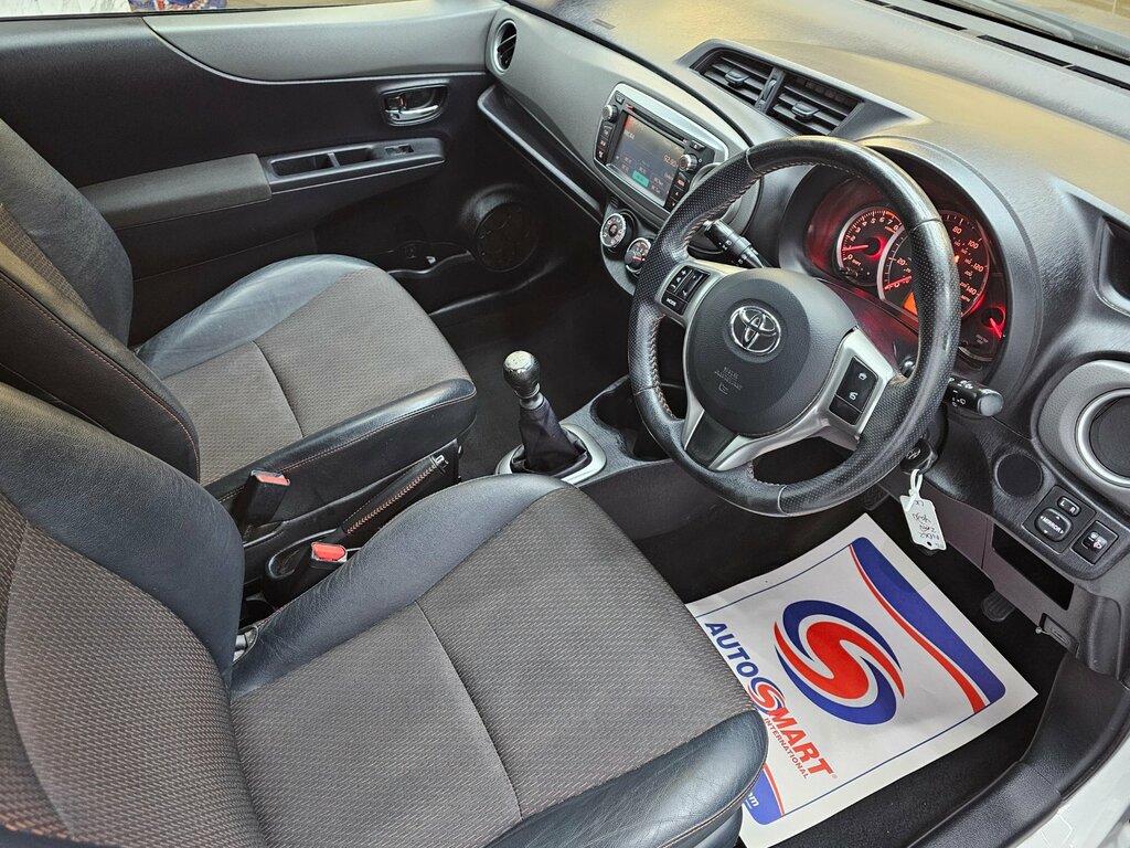 Toyota Yaris Tr Vvt-i Silver #14