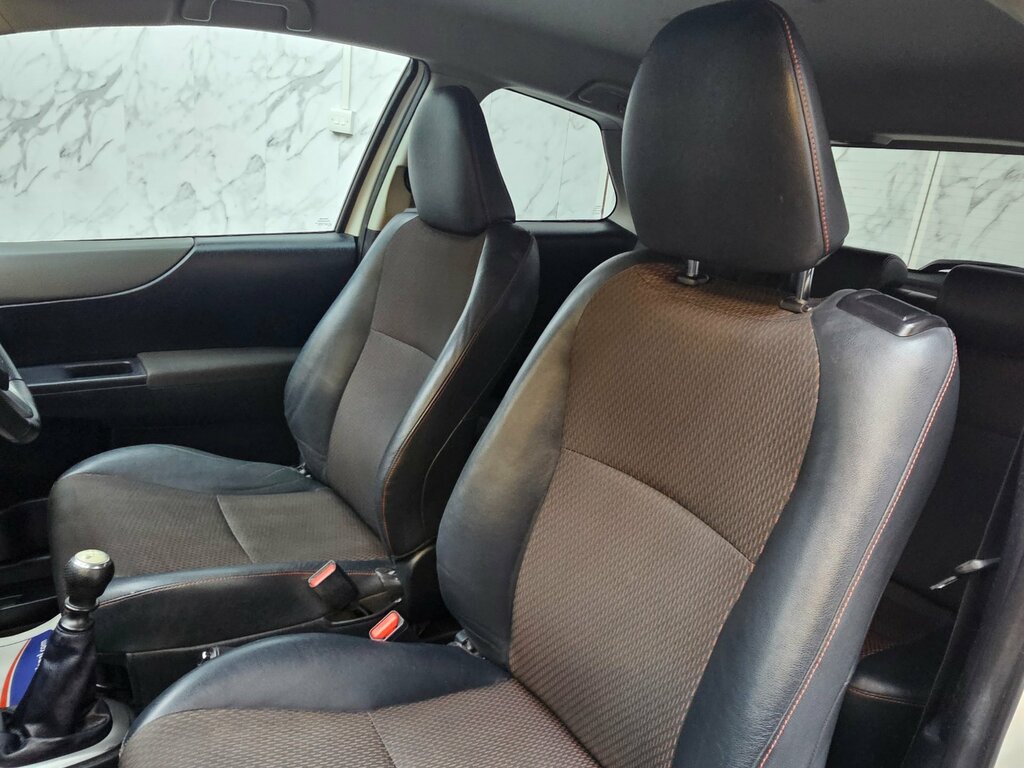 Toyota Yaris Tr Vvt-i Silver #13