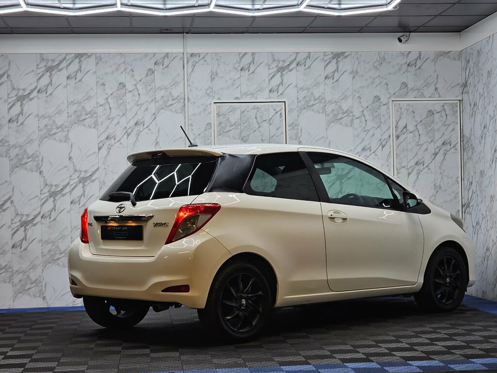 Toyota Yaris Tr Vvt-i Silver #7