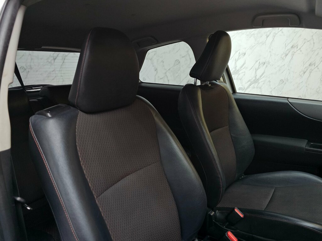 Toyota Yaris Tr Vvt-i Silver #17