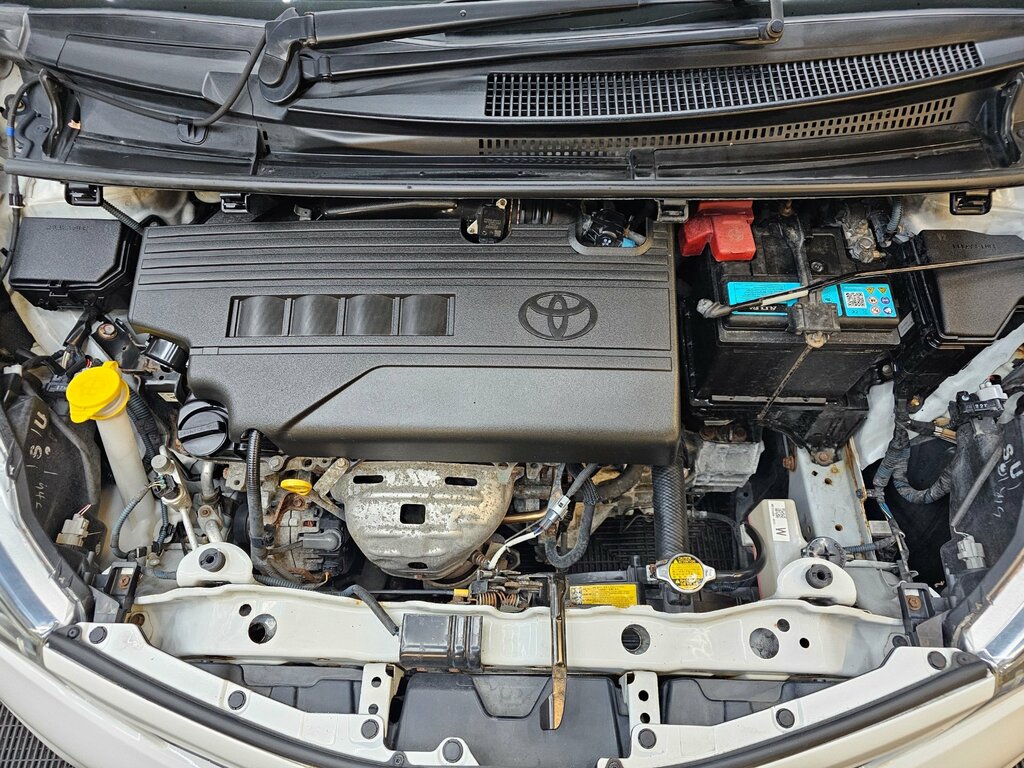 Toyota Yaris Tr Vvt-i Silver #23