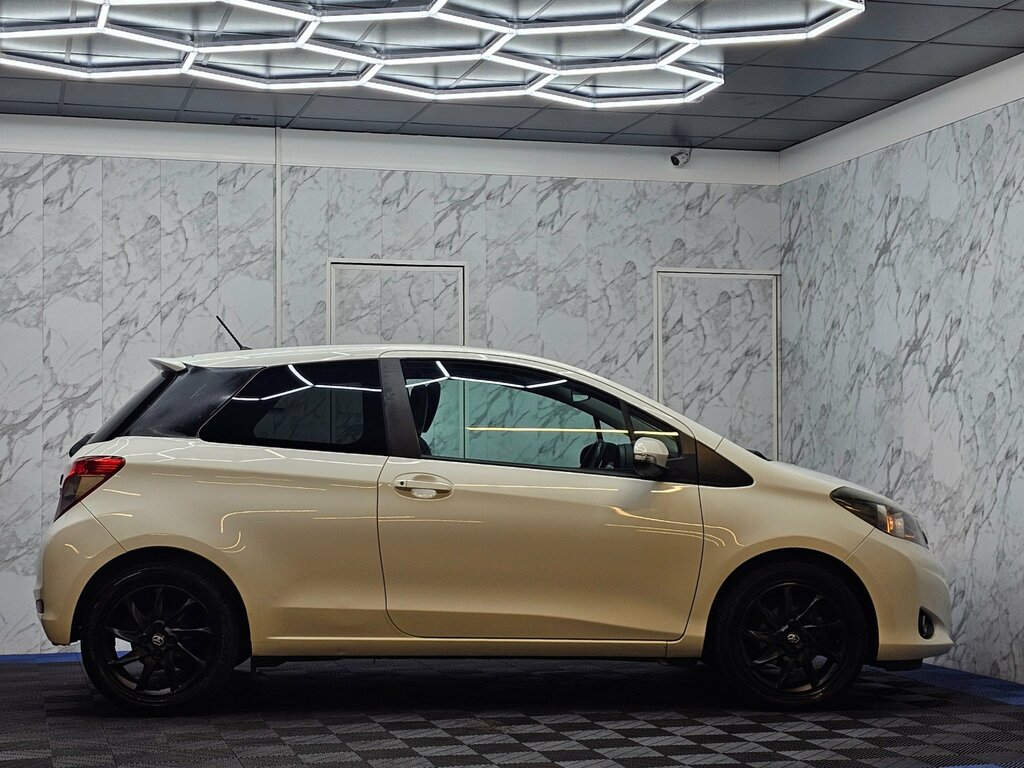 Toyota Yaris Tr Vvt-i Silver #8