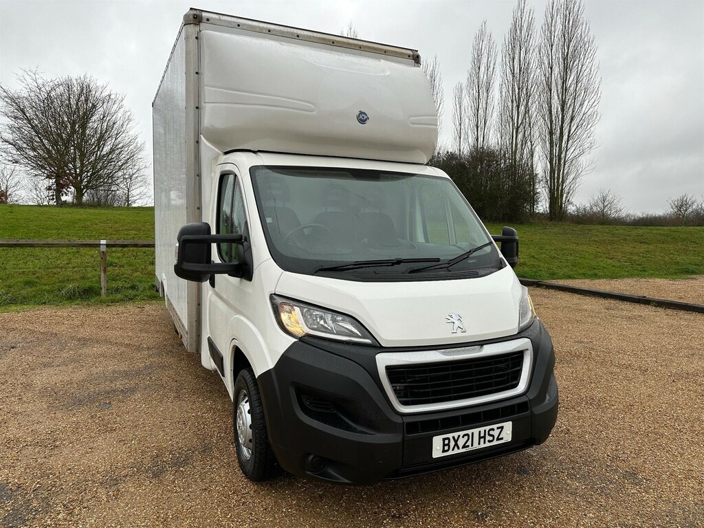 Peugeot Boxer 2.2 Bluehdi 335 Built For Business Low Floor Luton White