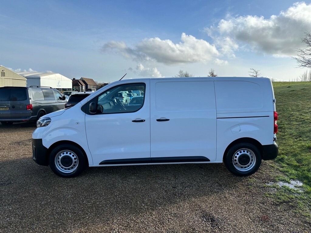 Toyota PROACE 1.5D Active Medium Panel Van Mwb Euro 6 Ss 6Dr White #4