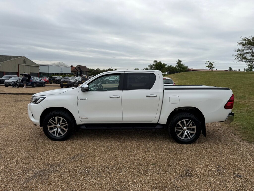 Toyota HILUX 2.4 D-4d Invincible 4Wd Euro 6 Ss White #4