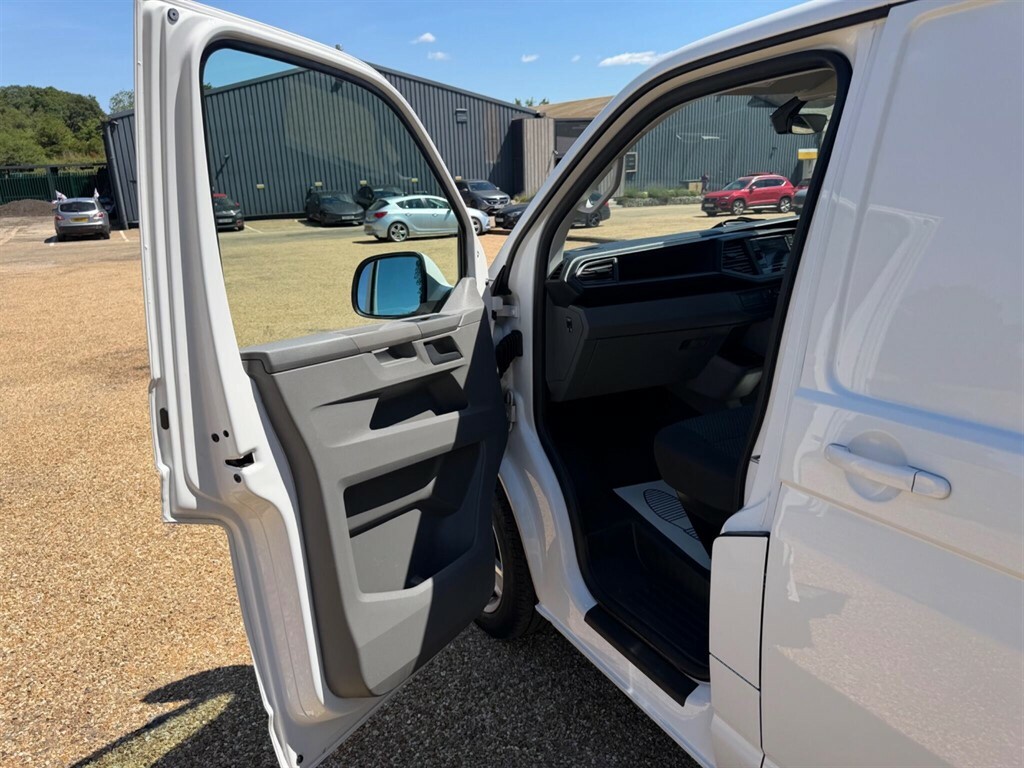 Volkswagen E-Transporter E 110 White #19