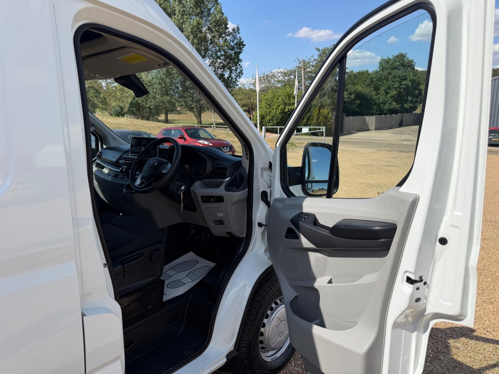 Maxus Deliver 9 150Kw High Roof Van 51.5Kwh White #17