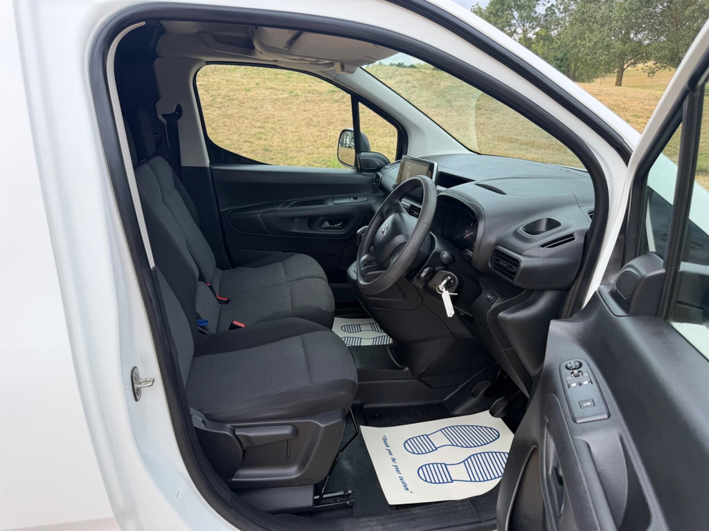 Citroen Berlingo Diesel White #9
