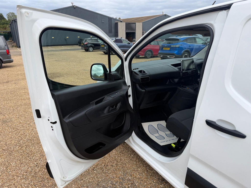 Citroen Berlingo Diesel White #17
