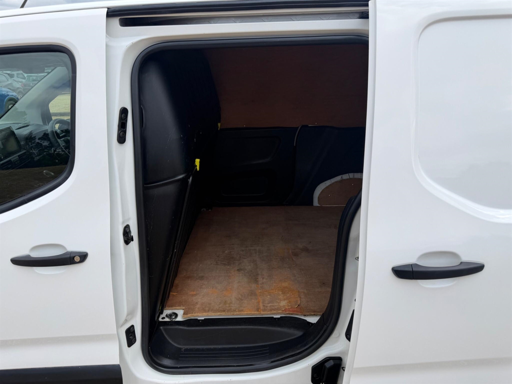 Citroen Berlingo Diesel White #18