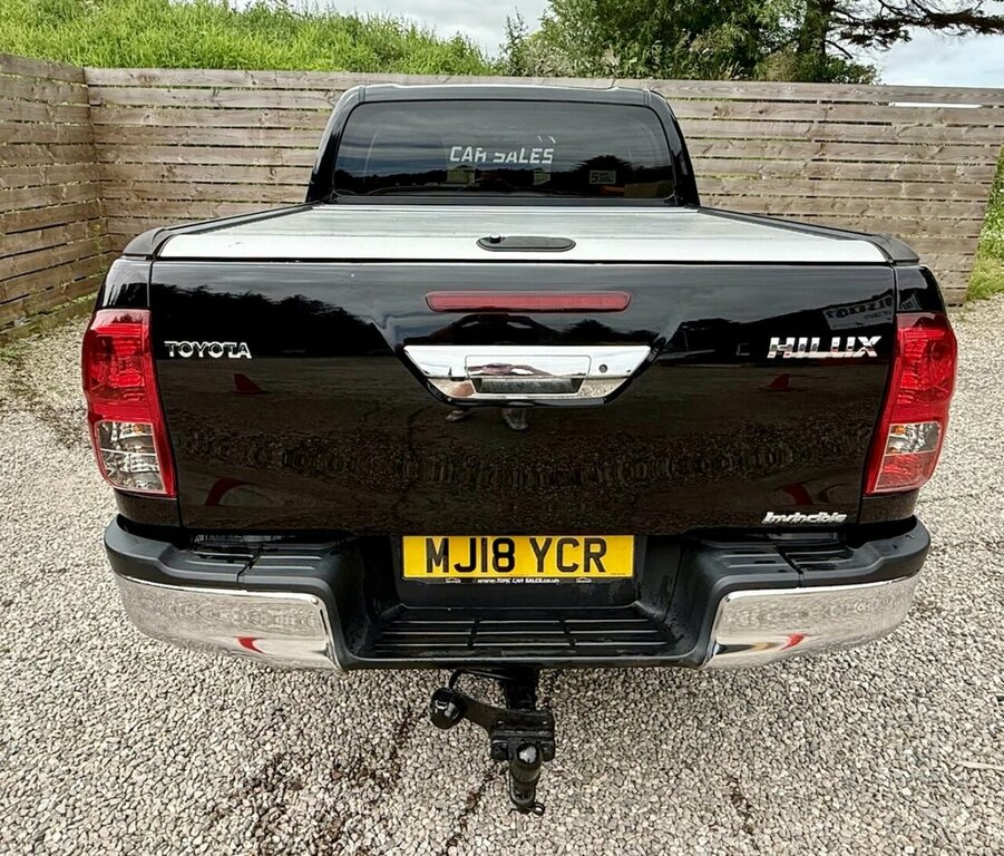 Toyota HILUX 2.4L Invincible Black #4