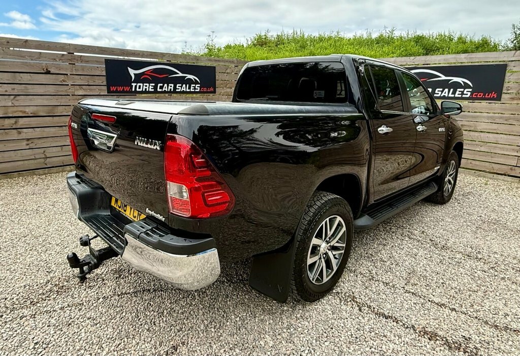 Toyota HILUX 2.4L Invincible Black #3