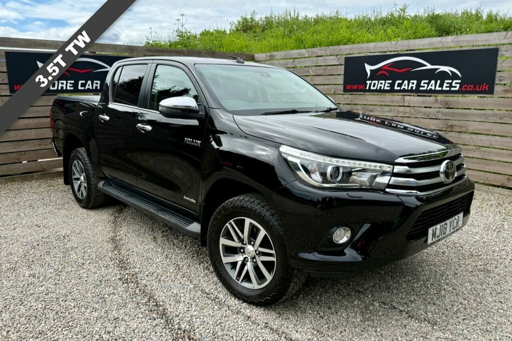 Toyota HILUX 2.4L Invincible Black