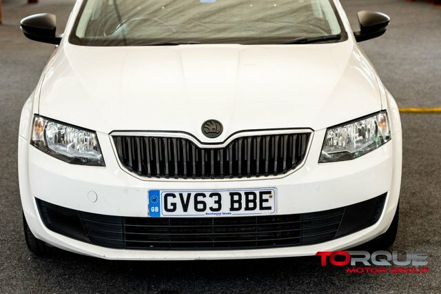 Skoda Octavia 1.6 Tdi S Estate Euro 5 S S 1 White #3