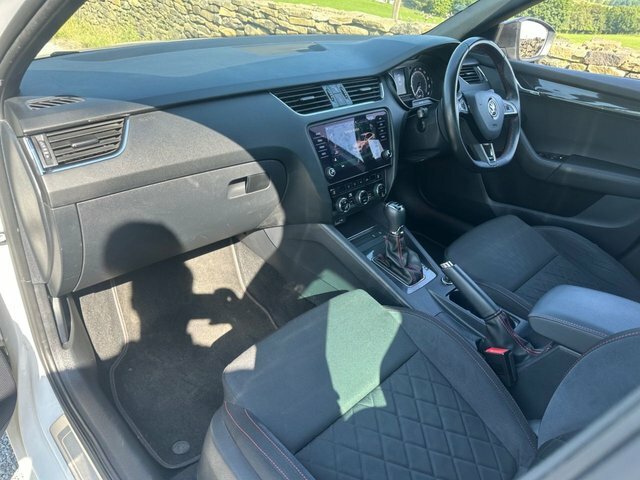 Skoda Octavia 2.0 Tsi Gpf Vrs Hatchback Dsg Euro 6 S White #4
