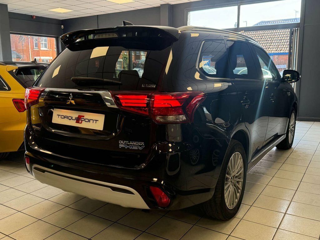 Mitsubishi Outlander 2.4 Outlander 4H Phev Cvt 4Wd M7AOP Black #5