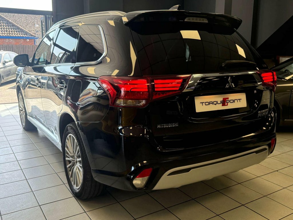 Mitsubishi Outlander 2.4 Outlander 4H Phev Cvt 4Wd M7AOP Black #3
