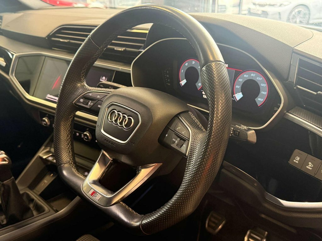 Audi Q3 2.0 Q3 Sportback 35 Tdi Black Edition  #2