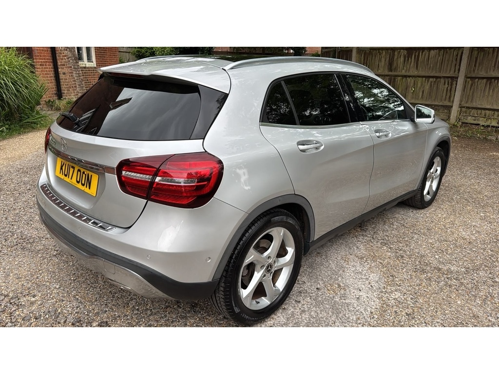 Mercedes-Benz GLA Class 2.1 Gla200d Sport Premium Plus Suv 7G Silver #4