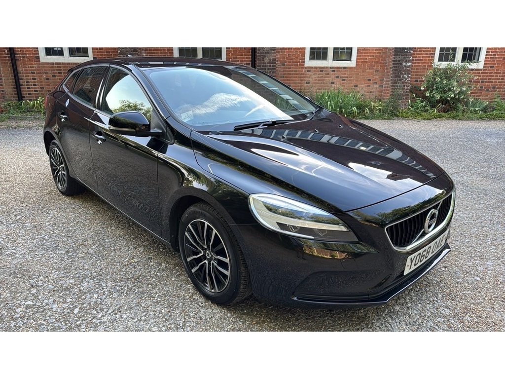 Volvo V40 2.0 D2 Momentum Nav Plus Hatchback Manu Black #2