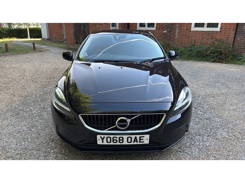 Volvo V40 2.0 D2 Momentum Nav Plus Hatchback Manu Black #3
