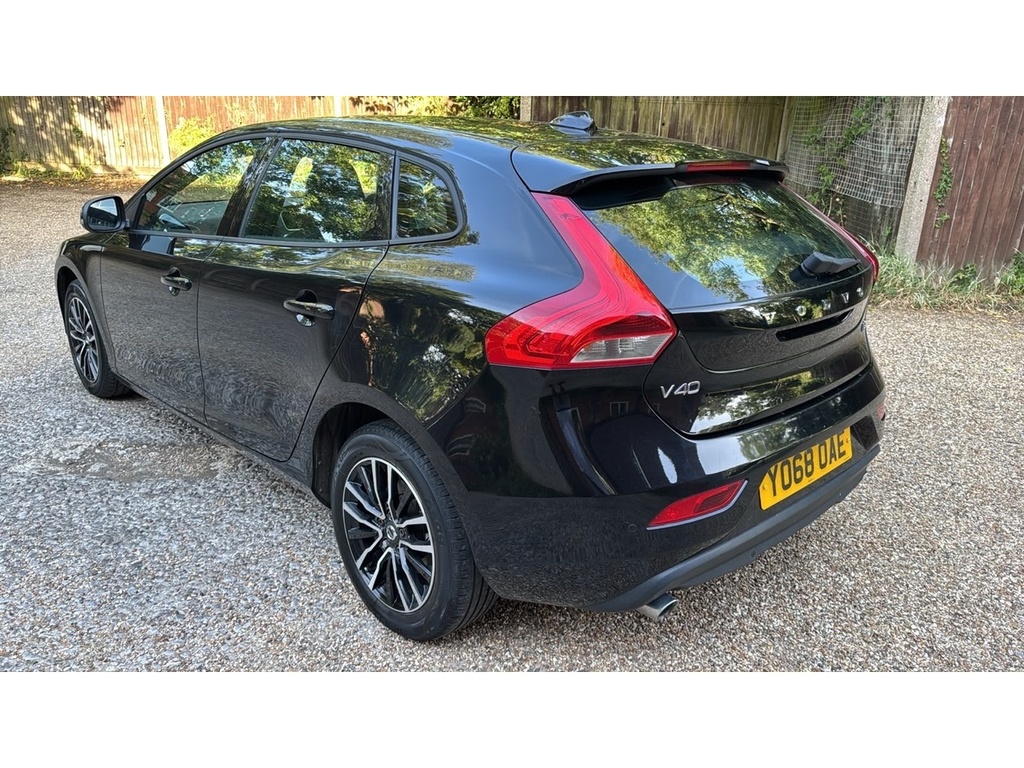 Volvo V40 2.0 D2 Momentum Nav Plus Hatchback Manu Black #6