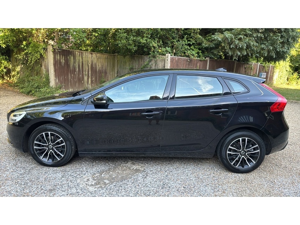 Volvo V40 2.0 D2 Momentum Nav Plus Hatchback Manu Black #5