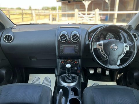 Nissan Qashqai 1.6 N-tec 2Wd Euro 5 Red #25