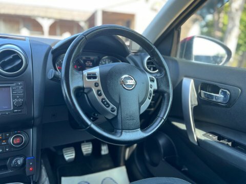 Nissan Qashqai 1.6 N-tec 2Wd Euro 5 Red #24