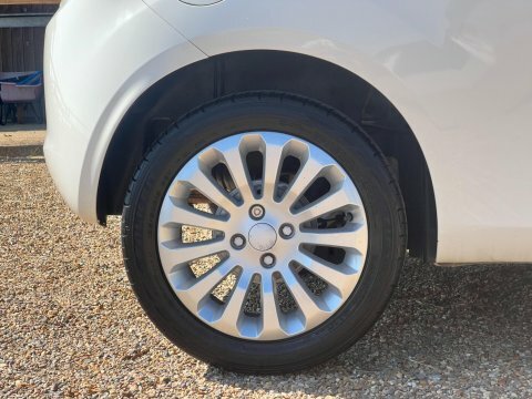 Ford KA Zetec Black #15