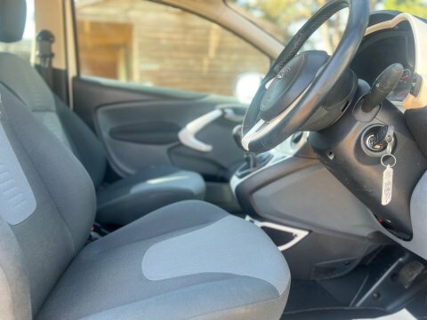 Ford KA Zetec Black #18