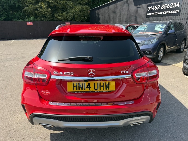 Mercedes-Benz GLA Class Gla200 Cdi Amg Line Red #3