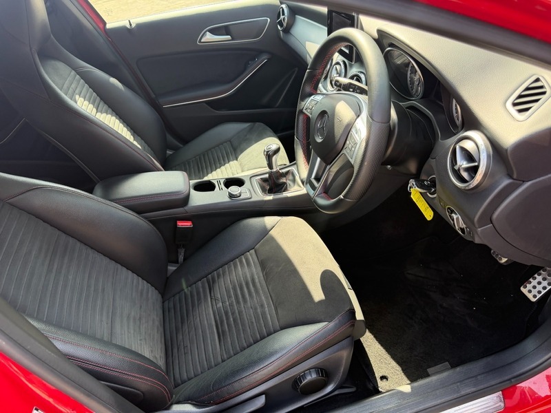 Mercedes-Benz GLA Class Gla200 Cdi Amg Line Red #4